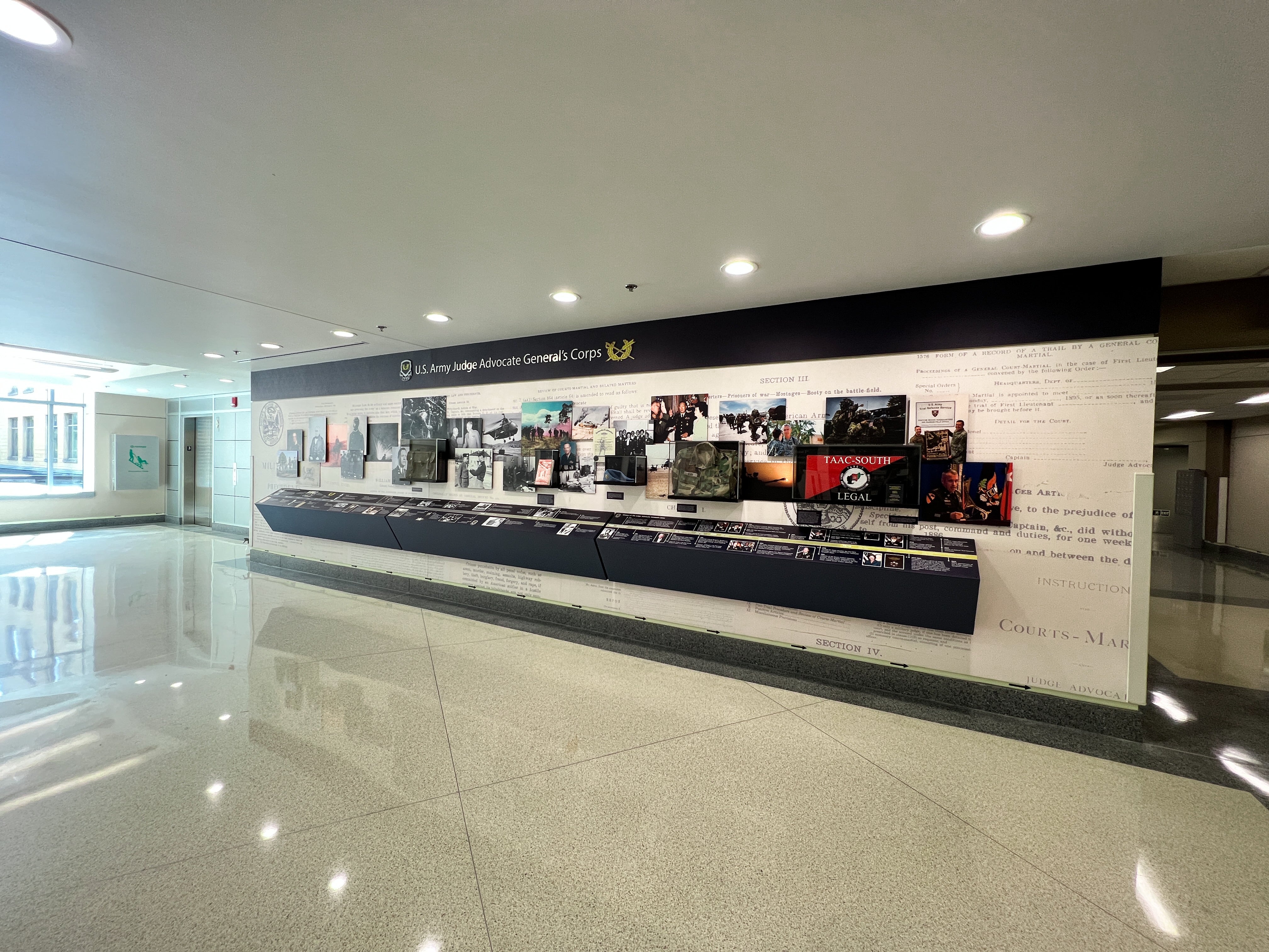 Gallery Reading Rail – Floating