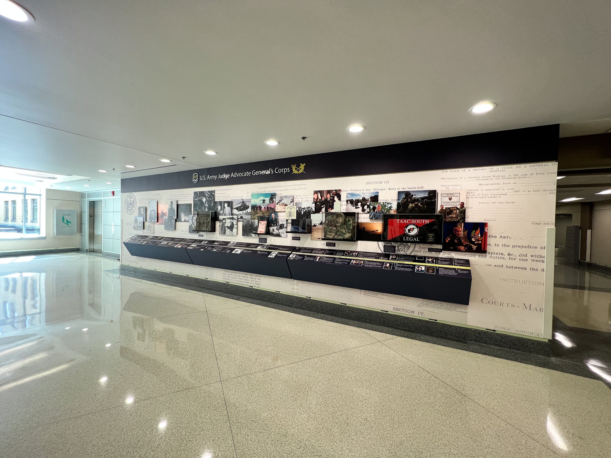 Gallery Reading Rail – Floating